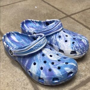 CROCS Blue and White Swirl Mules